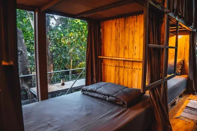 Litera en dormitorio mixto — Warehouse Hostel Koh Tao
